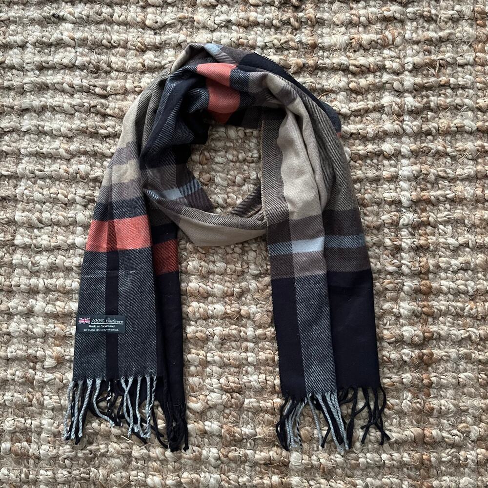 100% Cashmere Scarf Scotland Made Classic Plaid Fringe Unisex Quiet Luxury NWOT